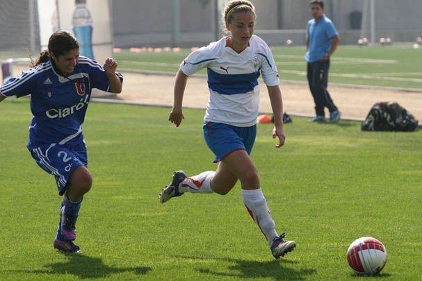 Leticia Torres: “El sueño de quienes están en el fútbol femenino de la UC es posicionarlo al mismo nivel que el masculino”